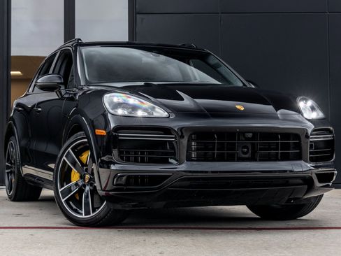 Certified 2022 Porsche Cayenne Turbo S image 6