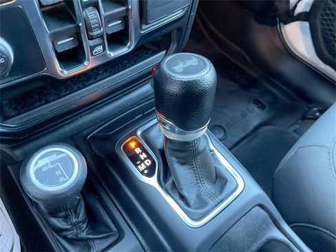 Used 2022 Jeep Wrangler Unlimited Sport image 15