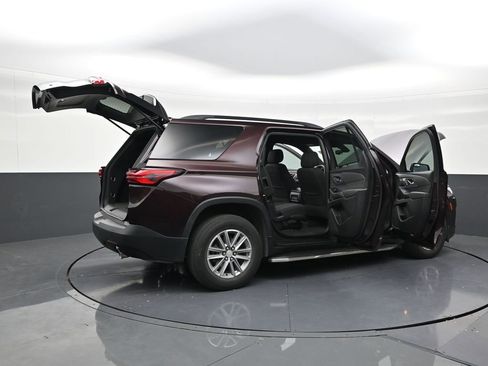 Used 2023 Chevrolet Traverse LT FWD image 29