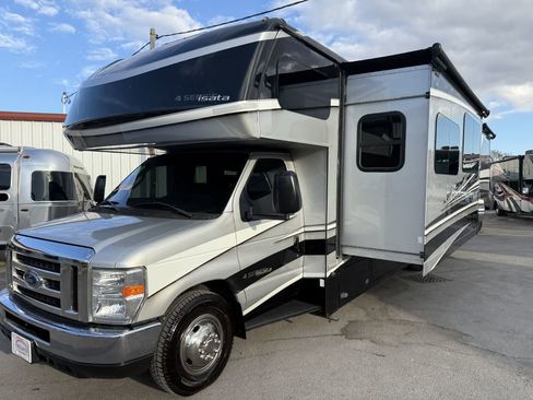 Used 2017 Ford E-450 and Econoline 450 Super Duty w/ Motorhome Prep Package RWD image 40