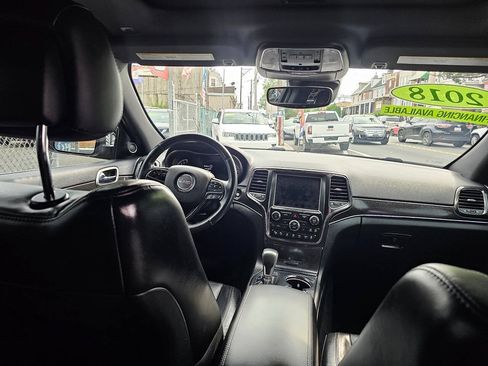 Used 2018 Jeep Grand Cherokee Limited AWD/4WD image 6