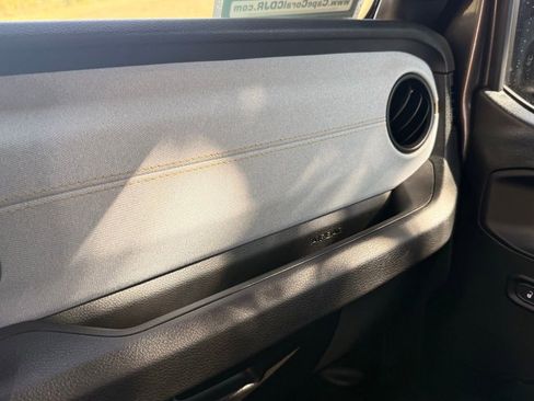 Certified 2025 Jeep Gladiator Sport image 24