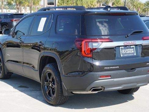 Used 2022 GMC Acadia AT4 w/ Technology Package image 8