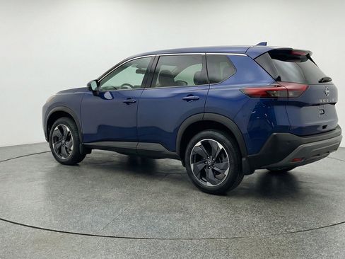 Used 2025 Nissan Rogue SV AWD/4WD image 6