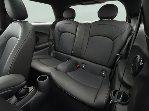 Used 2021 MINI Cooper 2-Door Hardtop image 16