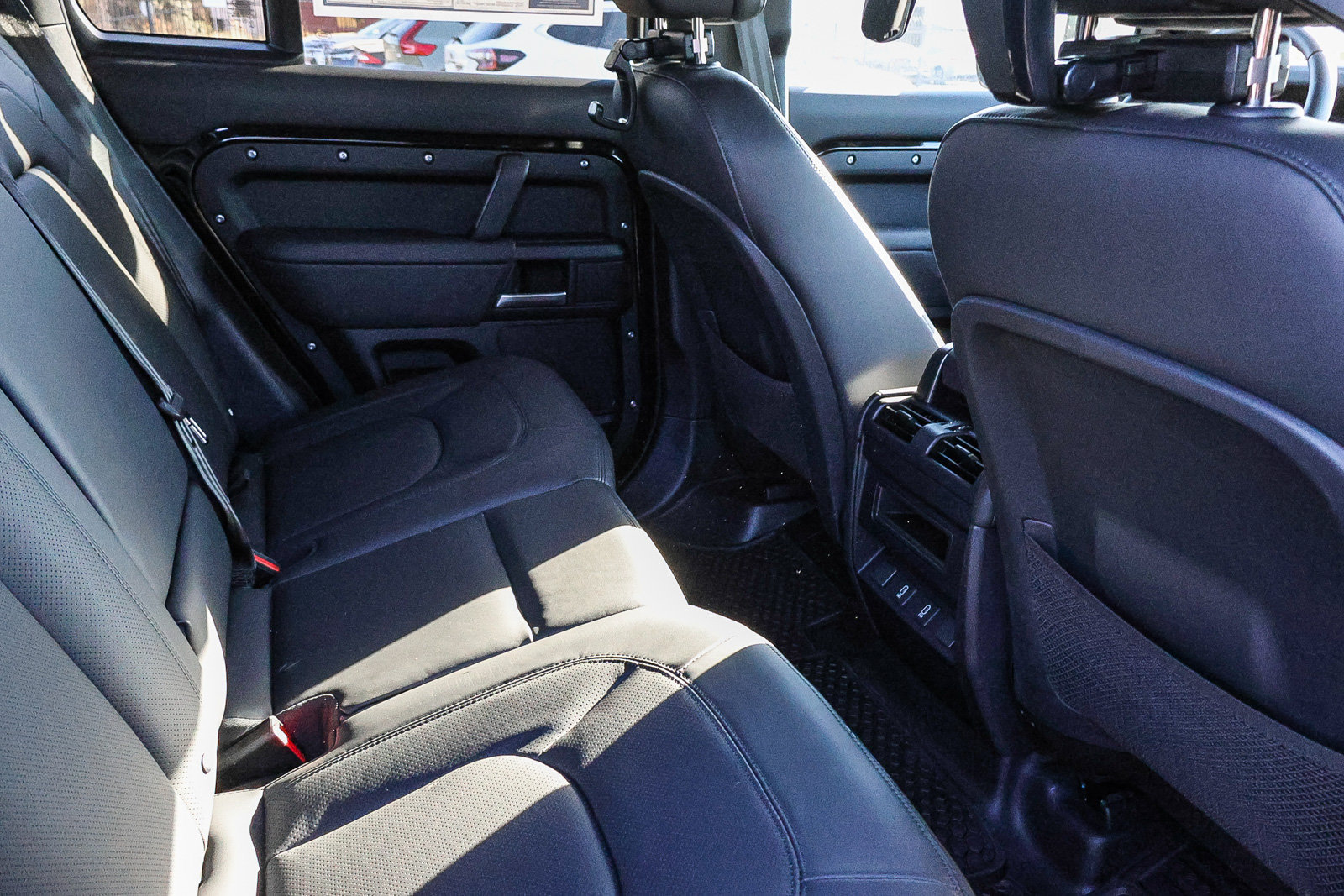 New 2026 Land Rover Defender 110 X-Dynamic SE AWD/4WD image 18