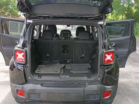Used 2022 Jeep Renegade Altitude w/ Convenience Group AWD/4WD image 13