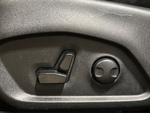 Used 2025 Jeep Compass Limited image 18