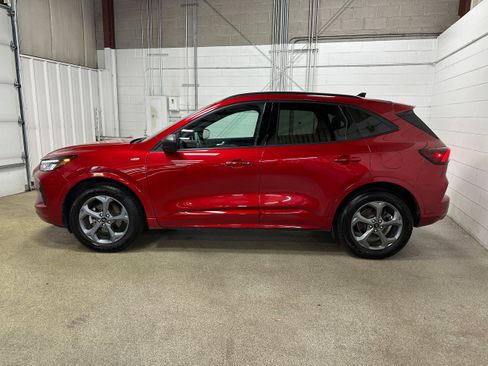 Certified 2024 Ford Escape ST-Line image 4