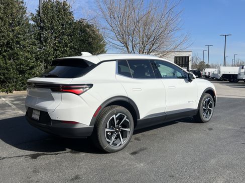New 2026 Chevrolet Equinox EV LT AWD/4WD image 9