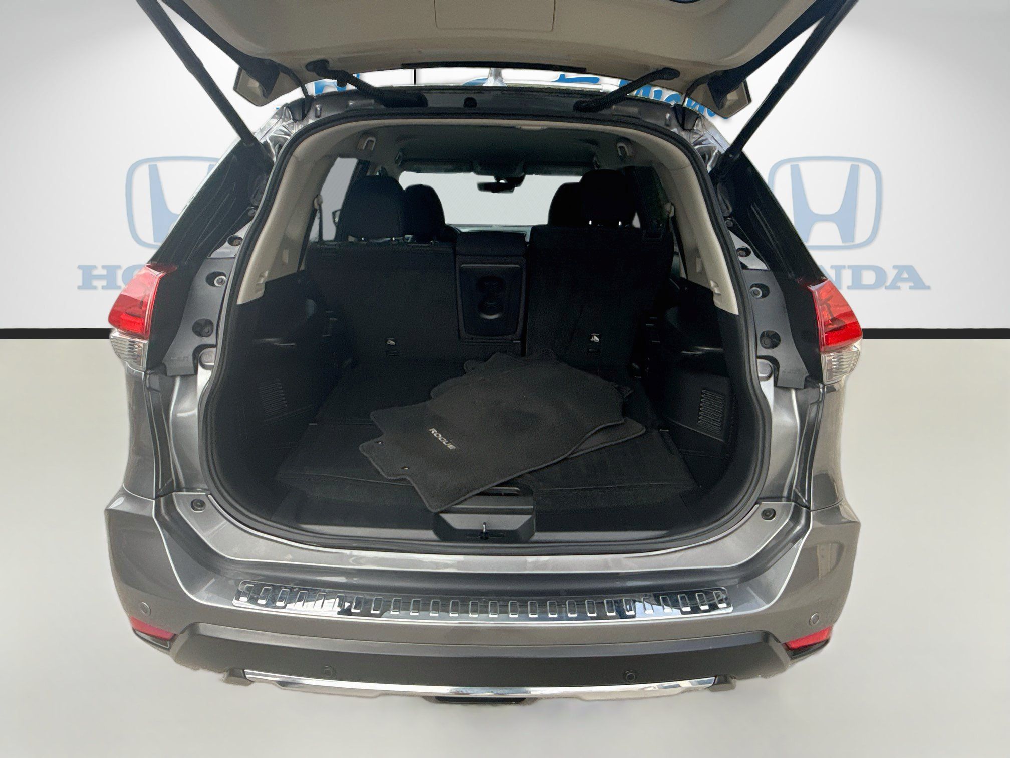 Used 2020 Nissan Rogue SV FWD image 26