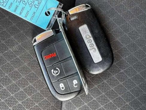 Used 2018 Jeep Grand Cherokee Laredo image 27