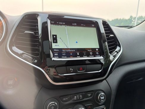 Used 2019 Jeep Cherokee Limited w/ Luxury Group AWD/4WD image 12