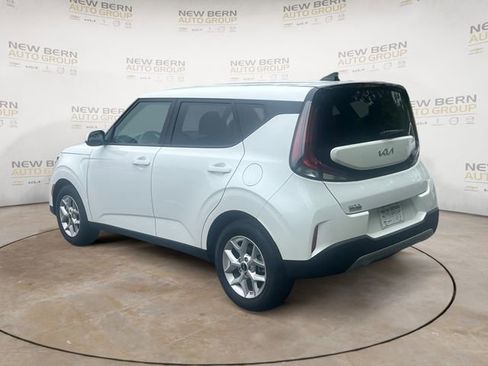 Used 2025 Kia Soul LX w/ LX Technology Package FWD image 3