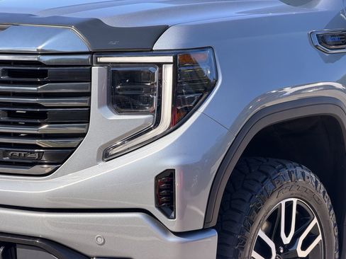 Used 2023 GMC Sierra 1500 AT4 w/ AT4 Preferred Package AWD/4WD image 8