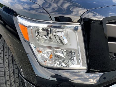 Used 2024 Nissan Titan SV w/ SV Convenience Package RWD image 24