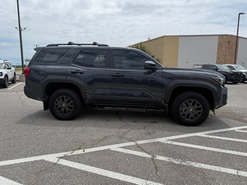 Used 2025 Toyota 4Runner SR5 AWD/4WD image 4