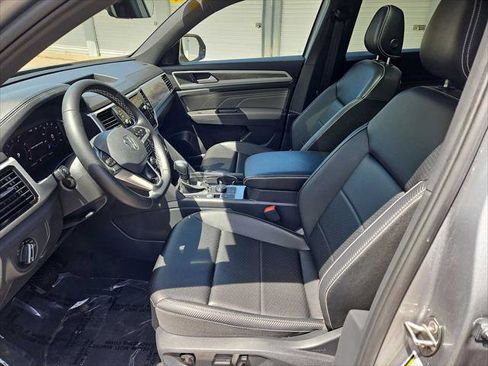Used 2023 Volkswagen Atlas Cross Sport SE w/ Panoramic Sunroof Package AWD/4WD image 16