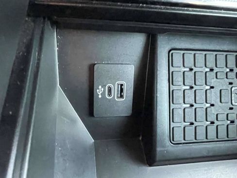 Used 2025 Ford F150 Raptor AWD/4WD image 24