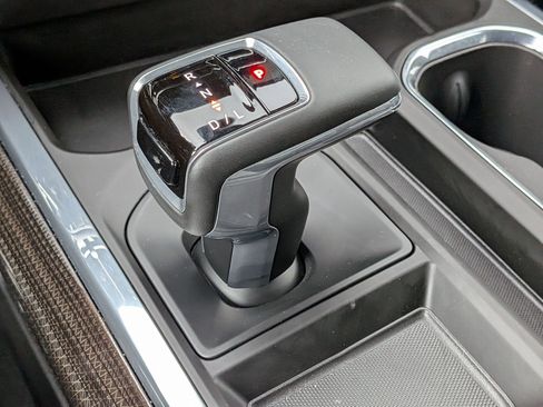 Used 2025 Chevrolet Silverado 1500 LT Trail Boss w/ Convenience Package II AWD/4WD image 21