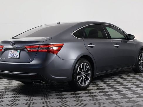 Used 2016 Toyota Avalon XLE Plus w/ Preferred Accessory Package FWD image 4