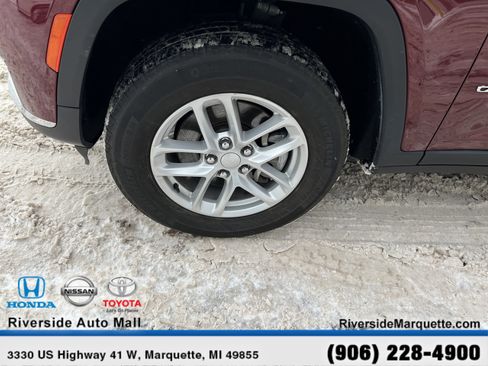 Used 2023 Jeep Grand Cherokee L Laredo image 11