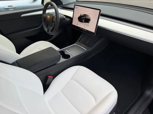 Used 2023 Tesla Model Y Long Range AWD/4WD image 21