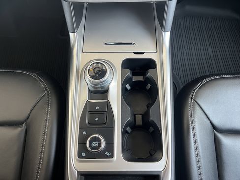 Used 2023 Ford Explorer XLT w/ Equipment Group 202A image 37