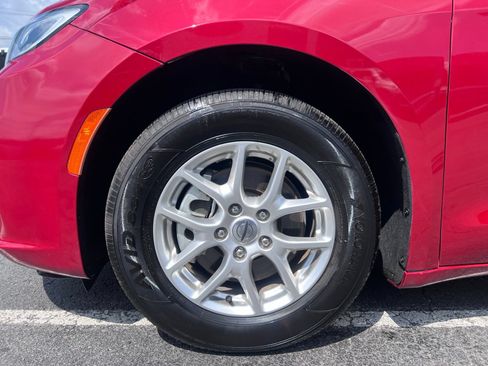 Used 2025 Chrysler Pacifica Select FWD image 19