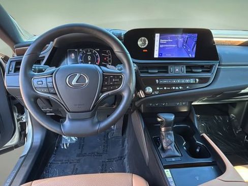 Used 2023 Lexus ES 350 w/ Premium Package image 9