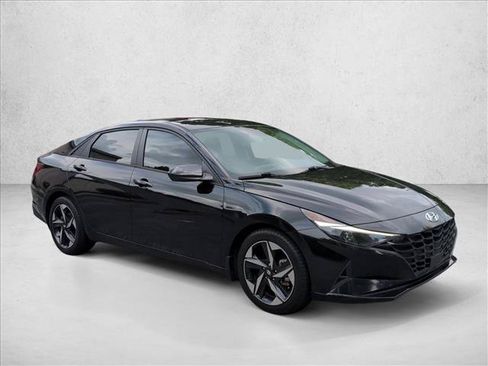 Used 2023 Hyundai Elantra SEL w/ Convenience Package FWD image 3