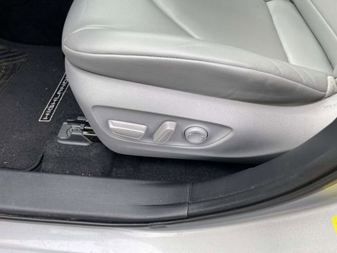 Used 2021 Toyota Highlander XLE image 30