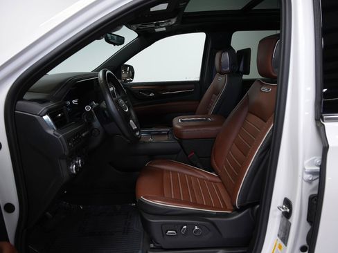 Used 2024 GMC Yukon XL Denali Ultimate AWD/4WD image 32