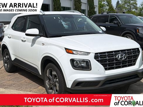 Used 2025 Hyundai Venue SEL FWD image 1