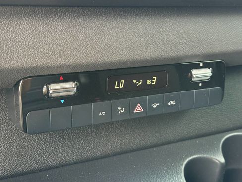 Used 2022 Mercedes-Benz Sprinter 2500 image 23