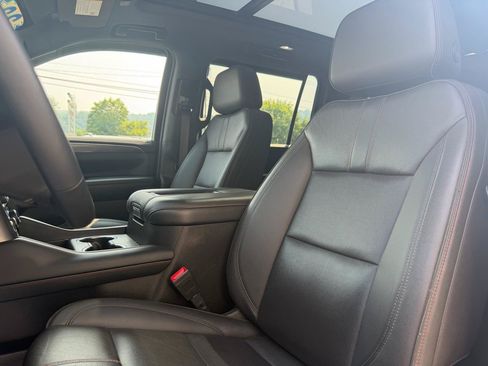 Used 2022 Chevrolet Suburban RST w/ Luxury Package AWD/4WD image 9