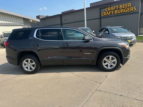 Used 2017 GMC Acadia SLE FWD image 2