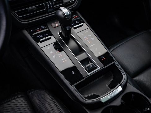 Certified 2023 Porsche Macan image 35