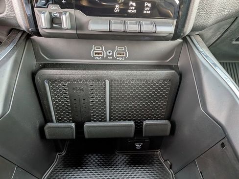 Used 2025 RAM 1500 Big Horn AWD/4WD image 33