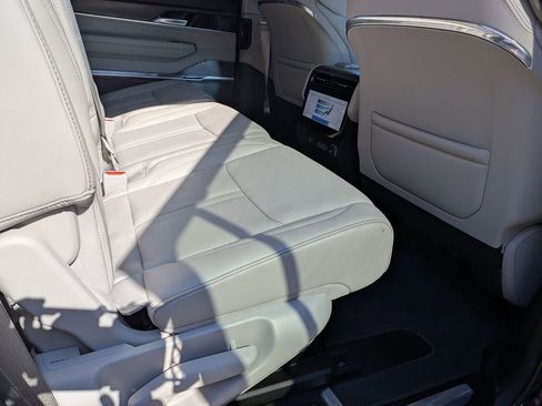 Used 2024 Jeep Grand Wagoneer Series I w/ Flexible Seating Group image 29