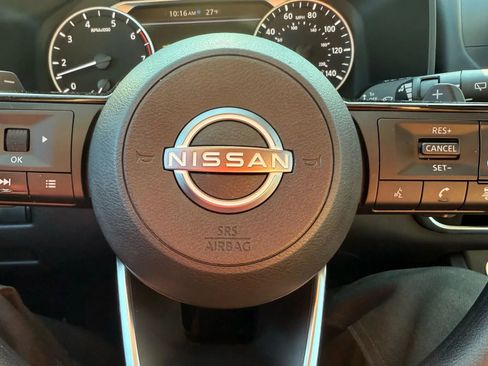 Used 2023 Nissan Rogue SV image 18