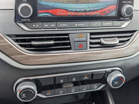 Used 2024 Nissan Altima 2.5 SV image 14