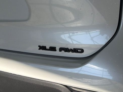 Used 2021 Toyota Highlander XLE AWD/4WD image 7
