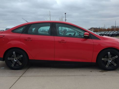 Used 2014 Ford Focus SE w/ SE Sport Package image 8