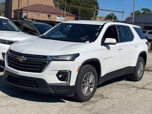 Used 2023 Chevrolet Traverse LT image 2