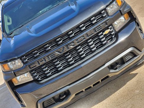 Used 2022 Chevrolet Silverado 1500 Custom image 11