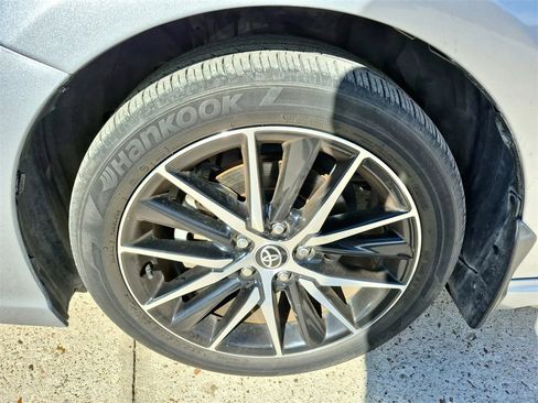 Used 2022 Toyota Camry SE image 9