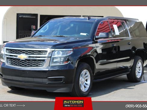 Used 2019 Chevrolet Suburban LT RWD image 1