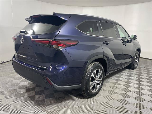 Used 2024 Toyota Highlander XLE AWD/4WD image 7