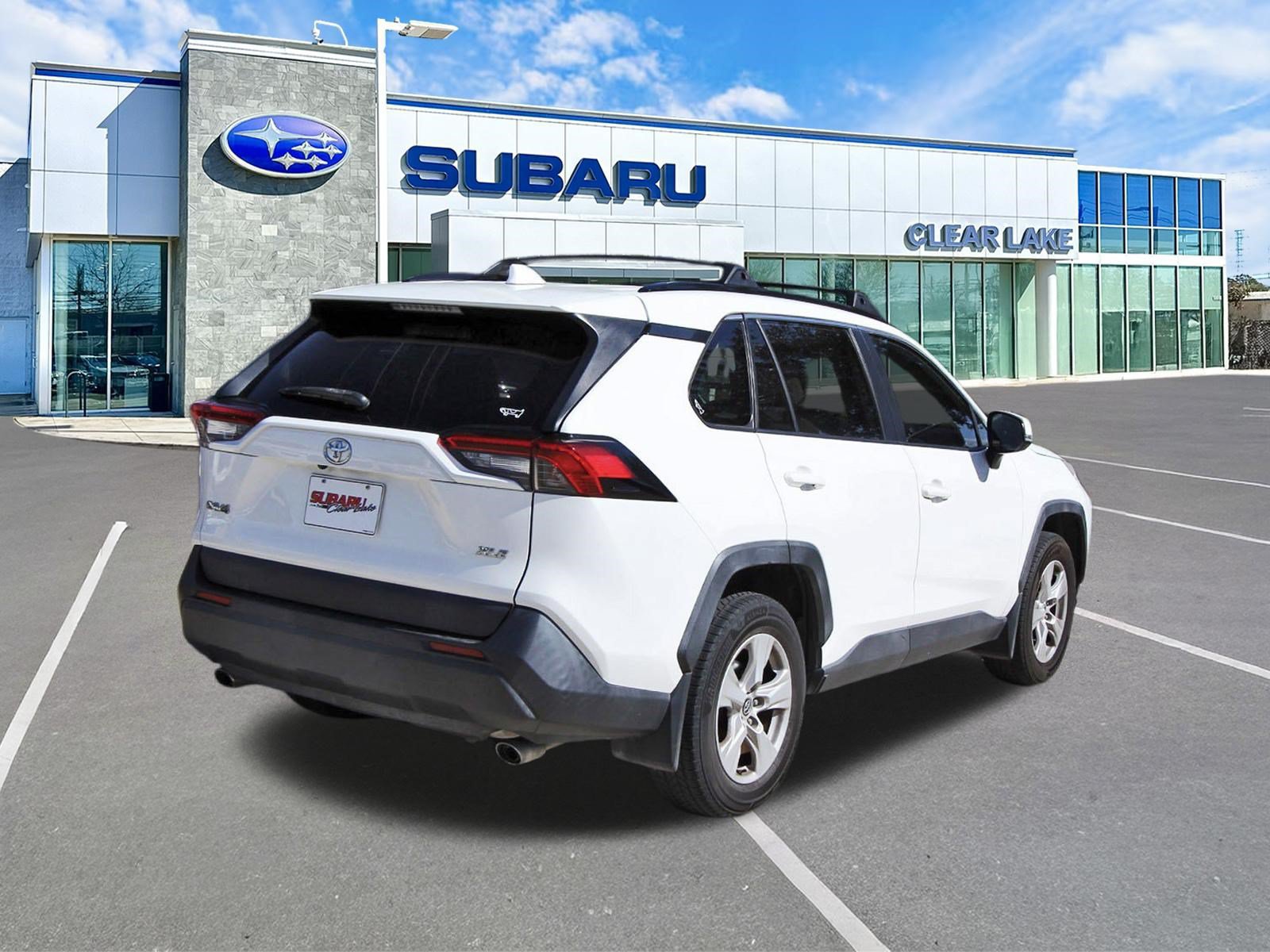 Used 2019 Toyota RAV4 XLE w/ Convenience Package FWD image 6